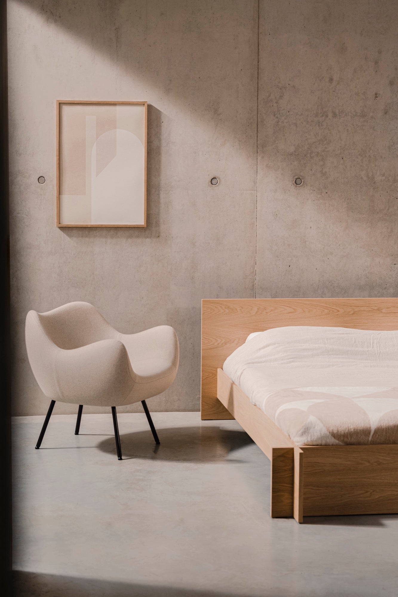 Sleep in style with our modern bedroom furniture designed to elevate your space and enhance your rest. Get inspired by cozy and aesthetic bedroom ideas featuring beds with headboards, bedside tables, benches, ambient lighting, and more.