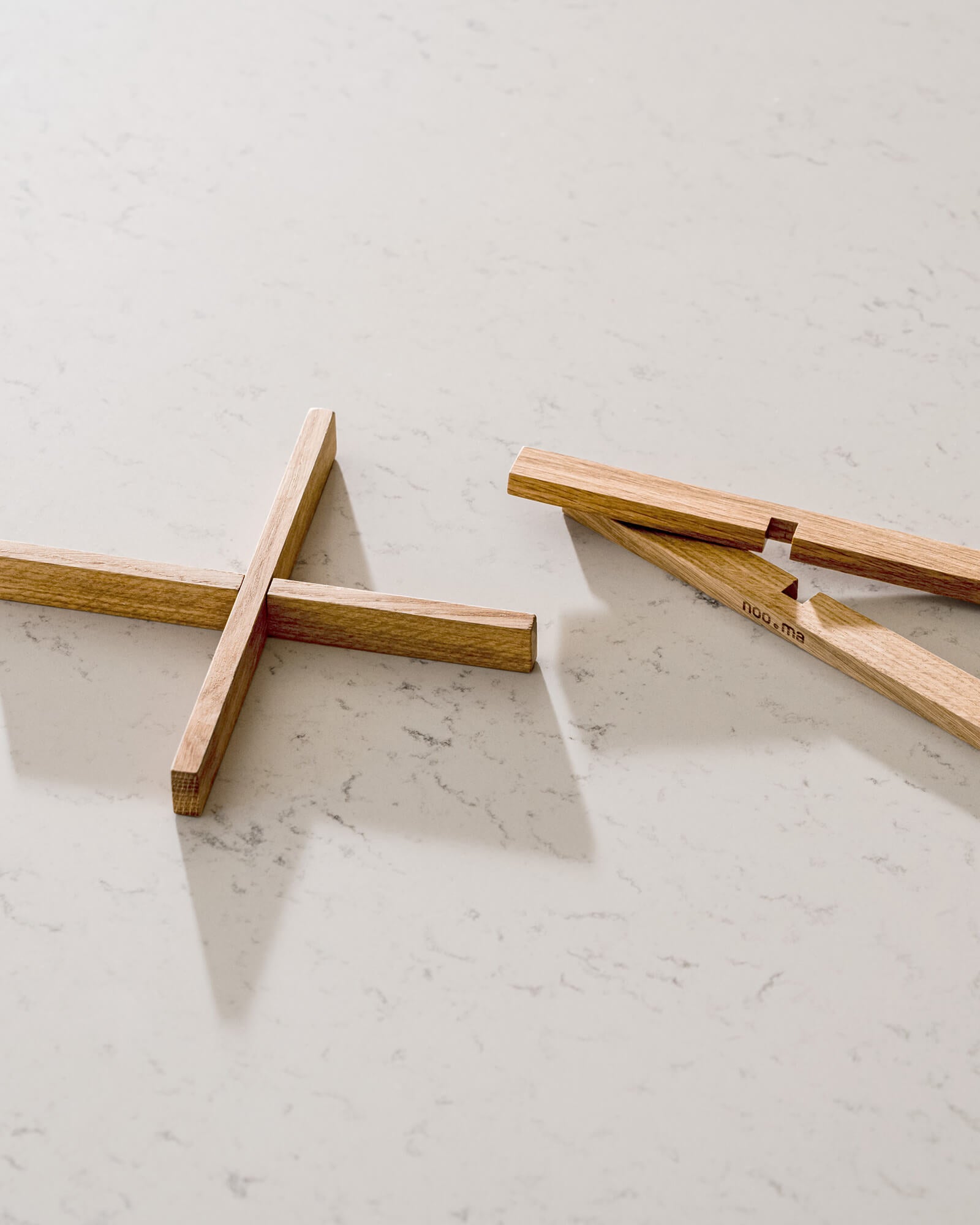 2x Iks Untersetzer Set