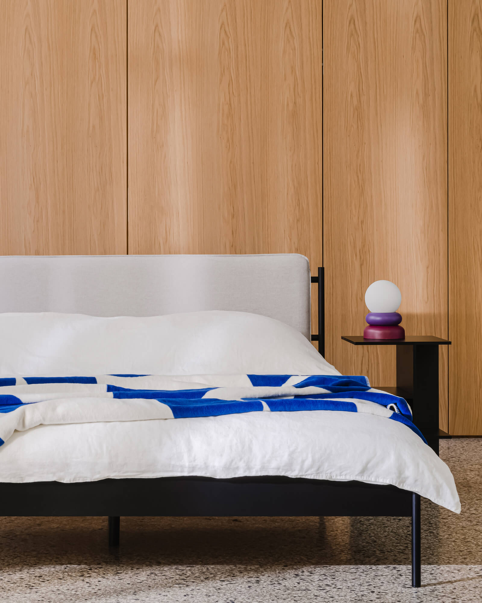 Bundle Lit Eton basic & Table de chevet Tu