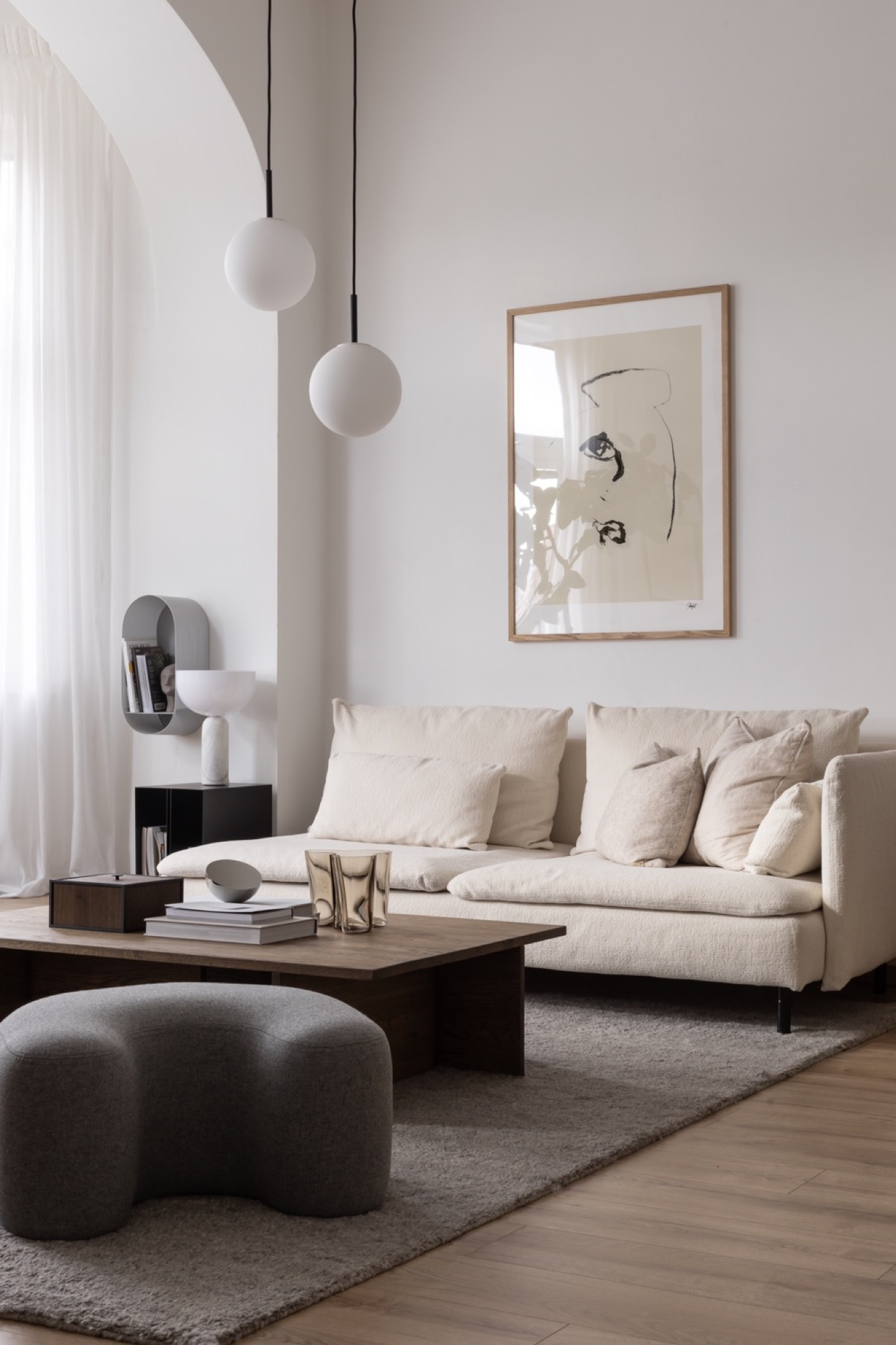 Machen Sie es sich bequem und entdecken Sie Wohnideen für kleine, gemütliche und ästhetische Räume. Entdecken Sie moderne Designs wie Couchtische, poufs, Hocker, Beistelltische, sofas, Sessel, Ottomane, TV-Ständer, sideboards und mehr. Bunt, japandi oder minimalistisch.