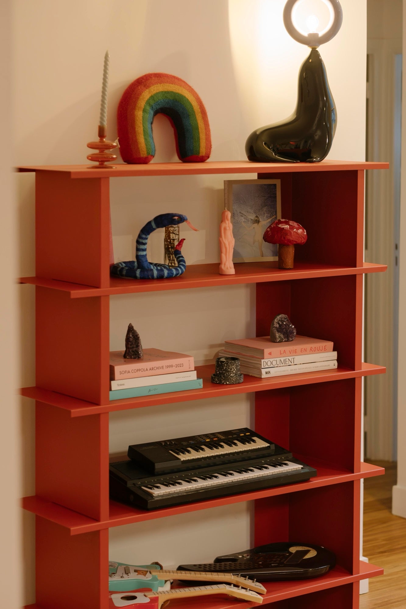 Entrez dans le confort et explorez les idées de salons pour les petits espaces, les espaces douillets et les espaces esthétiques. Découvrez des designs modernes, notamment des tables basses, poufs, tabourets, tables d'appoint, canapés, fauteuils, ottomans, meubles TV, buffets et bien plus encore. Aux couleurs vives, japandi ou minimalistes.