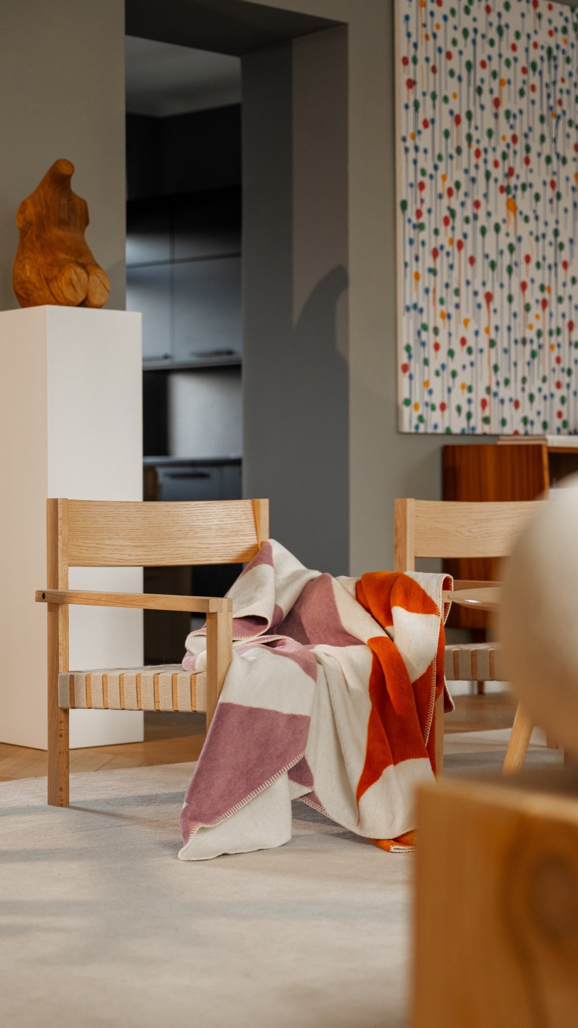Entrez dans le confort et explorez les idées de salons pour les petits espaces, les espaces douillets et les espaces esthétiques. Découvrez des designs modernes, notamment des tables basses, poufs, tabourets, tables d'appoint, canapés, fauteuils, ottomans, meubles TV, buffets et bien plus encore. Aux couleurs vives, japandi ou minimalistes.