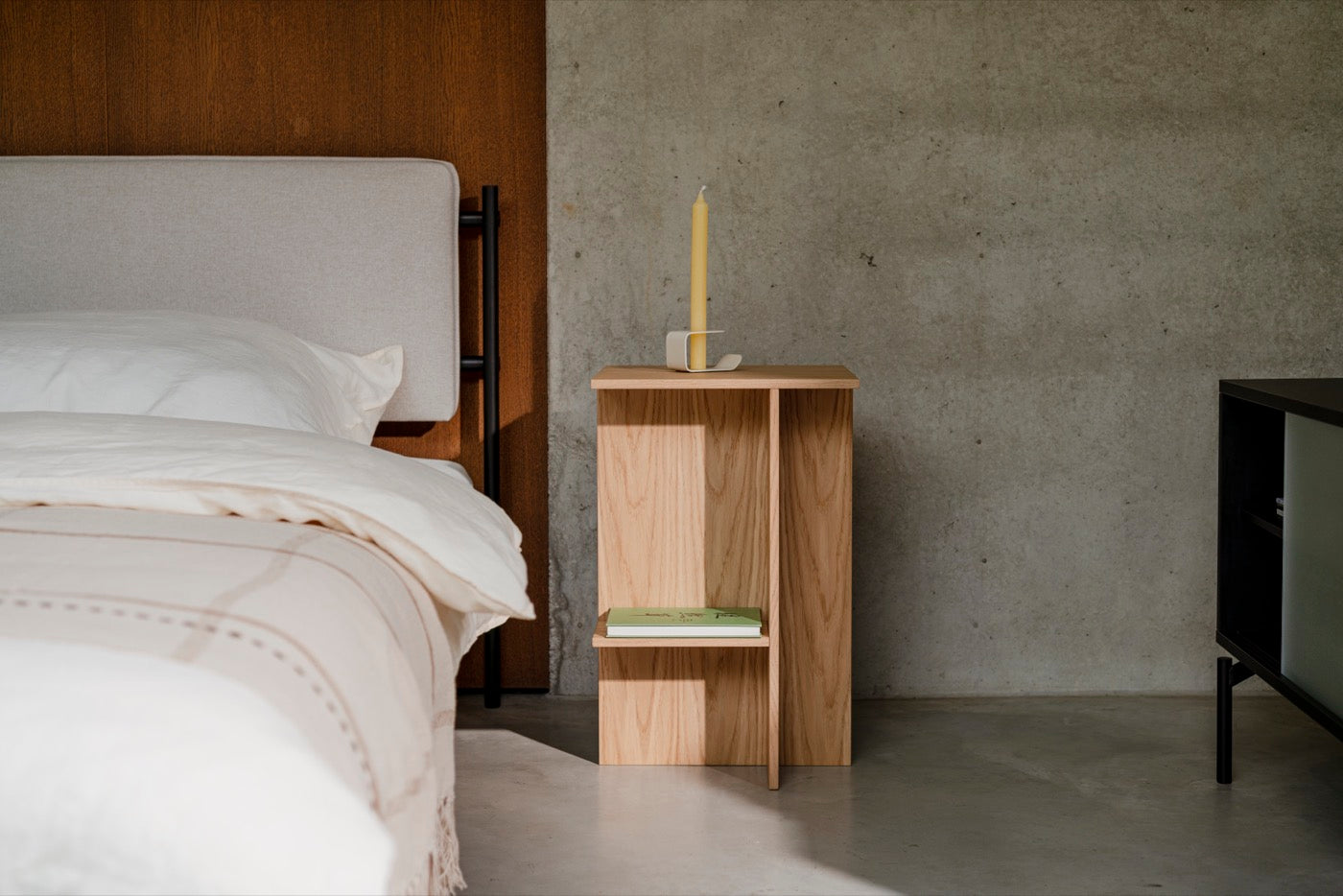Sleep in style with our modern bedroom furniture designed to elevate your space and enhance your rest. Get inspired by cozy and aesthetic bedroom ideas featuring beds with headboards, bedside tables, benches, ambient lighting, and more.