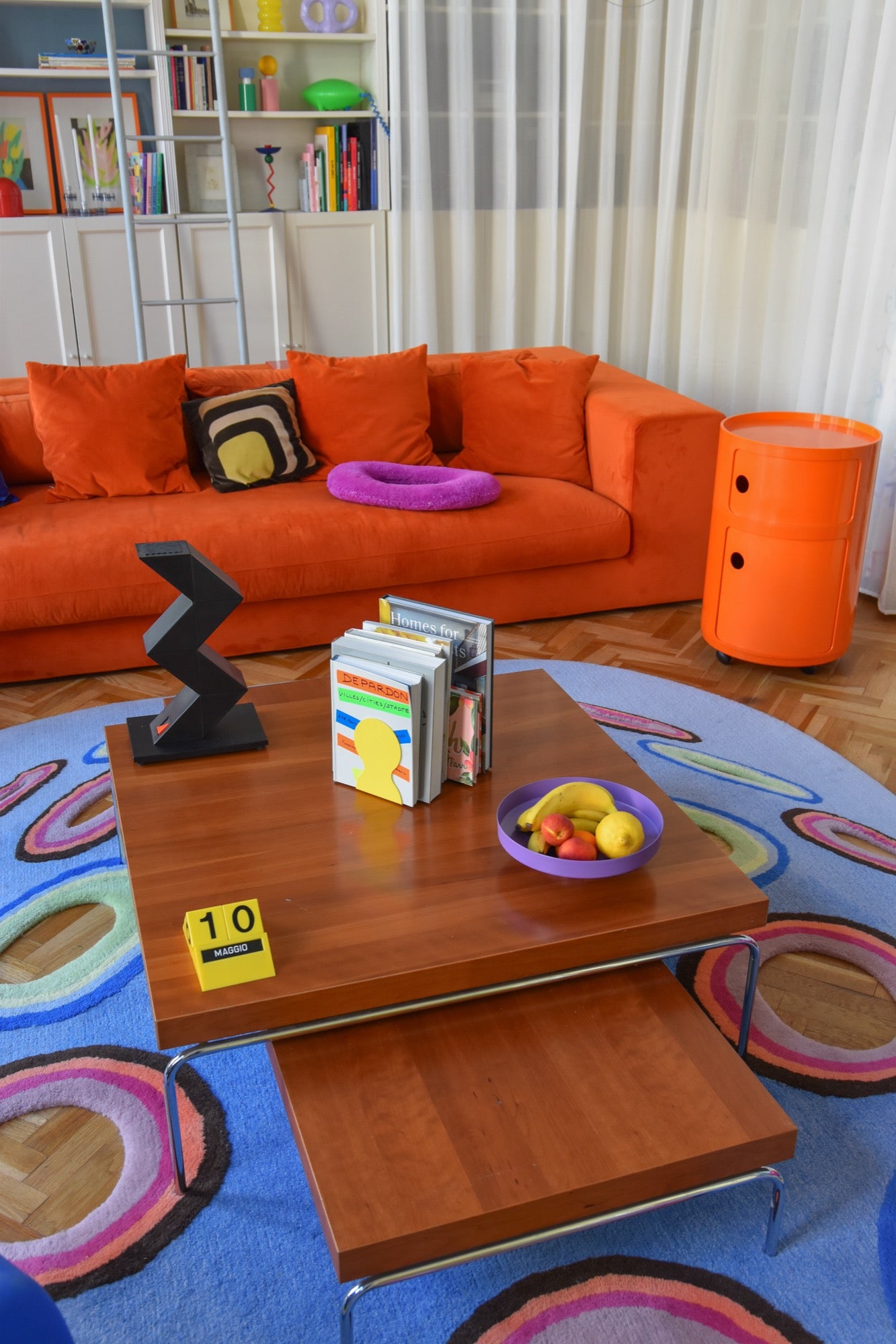 Entrez dans le confort et explorez les idées de salons pour les petits espaces, les espaces douillets et les espaces esthétiques. Découvrez des designs modernes, notamment des tables basses, poufs, tabourets, tables d'appoint, canapés, fauteuils, ottomans, meubles TV, buffets et bien plus encore. Aux couleurs vives, japandi ou minimalistes.