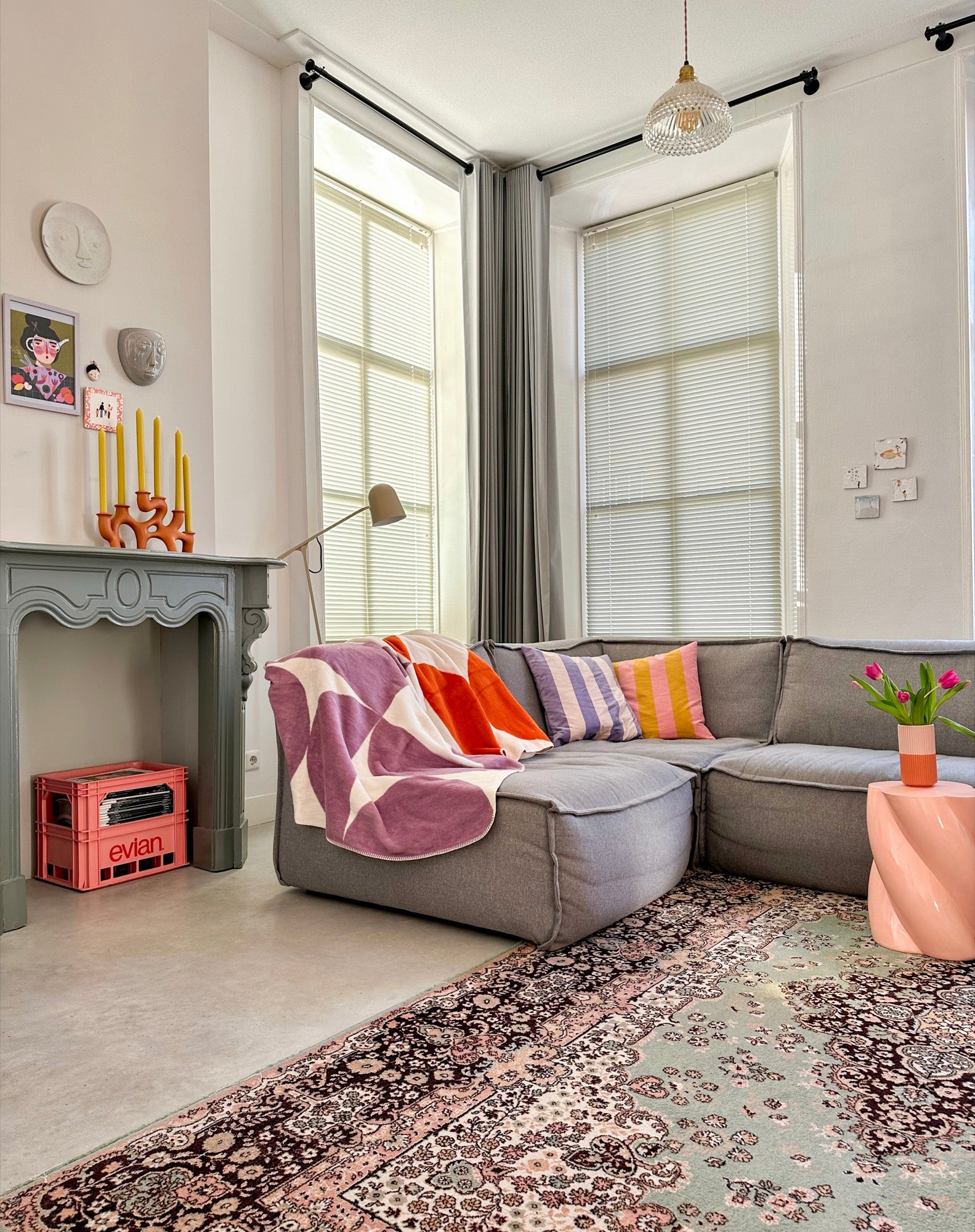 Entrez dans le confort et explorez les idées de salons pour les petits espaces, les espaces douillets et les espaces esthétiques. Découvrez des designs modernes, notamment des tables basses, poufs, tabourets, tables d'appoint, canapés, fauteuils, ottomans, meubles TV, buffets et bien plus encore. Aux couleurs vives, japandi ou minimalistes.