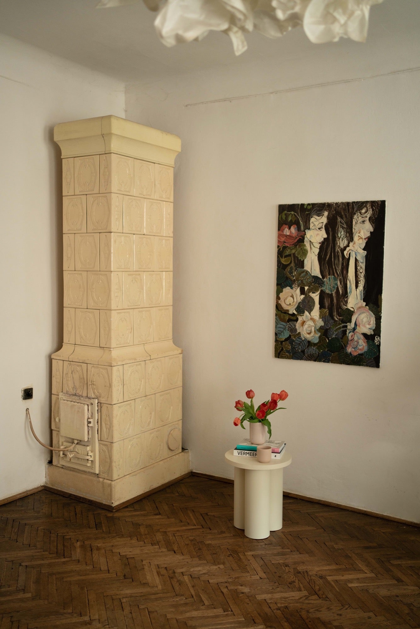 Wejdź na stronę Salon i odkryj pomysły na małe, przytulne i estetyczne przestrzenie. Odkryj nowoczesne projekty, w tym kawowe Stoły, Pufy, Stołki, boczne Stoły, Sofy, Fotele, tafty, Meble RTV, Komody i inne. Kolorowe, japońskie lub minimalistyczne.