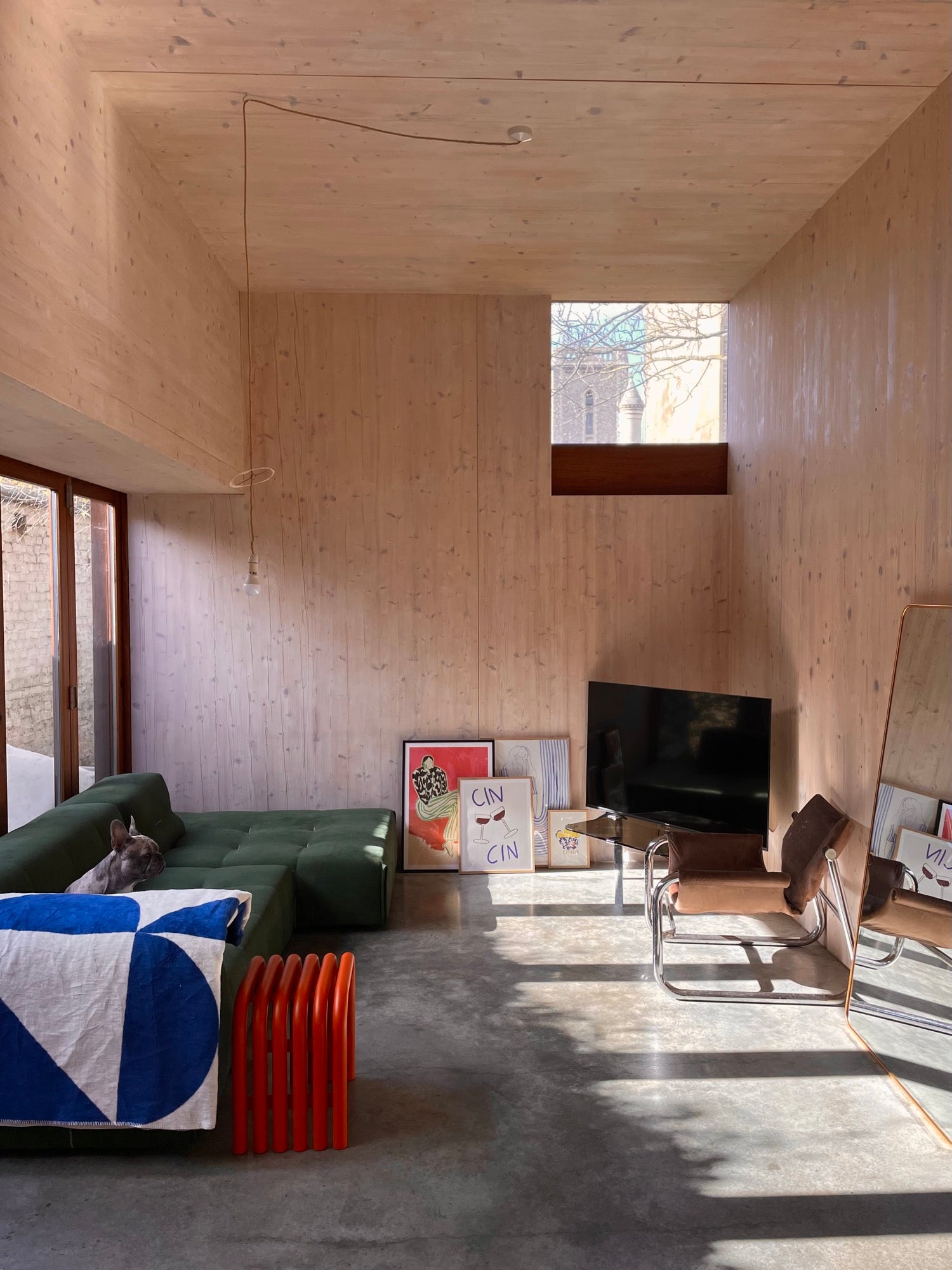 Machen Sie es sich bequem und entdecken Sie Wohnideen für kleine, gemütliche und ästhetische Räume. Entdecken Sie moderne Designs wie Couchtische, poufs, Hocker, Beistelltische, sofas, Sessel, Ottomane, TV-Ständer, sideboards und mehr. Bunt, japandi oder minimalistisch.
