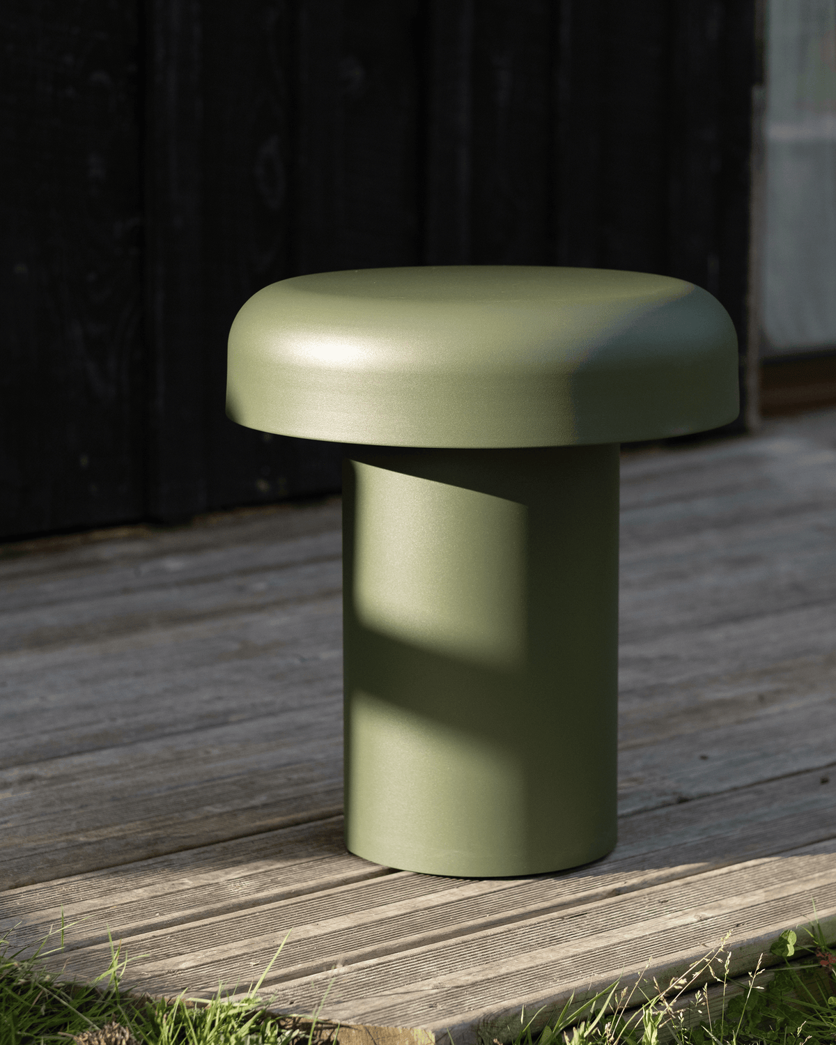 Miko Outdoor Side Table - green - modern steel side table - noo.ma