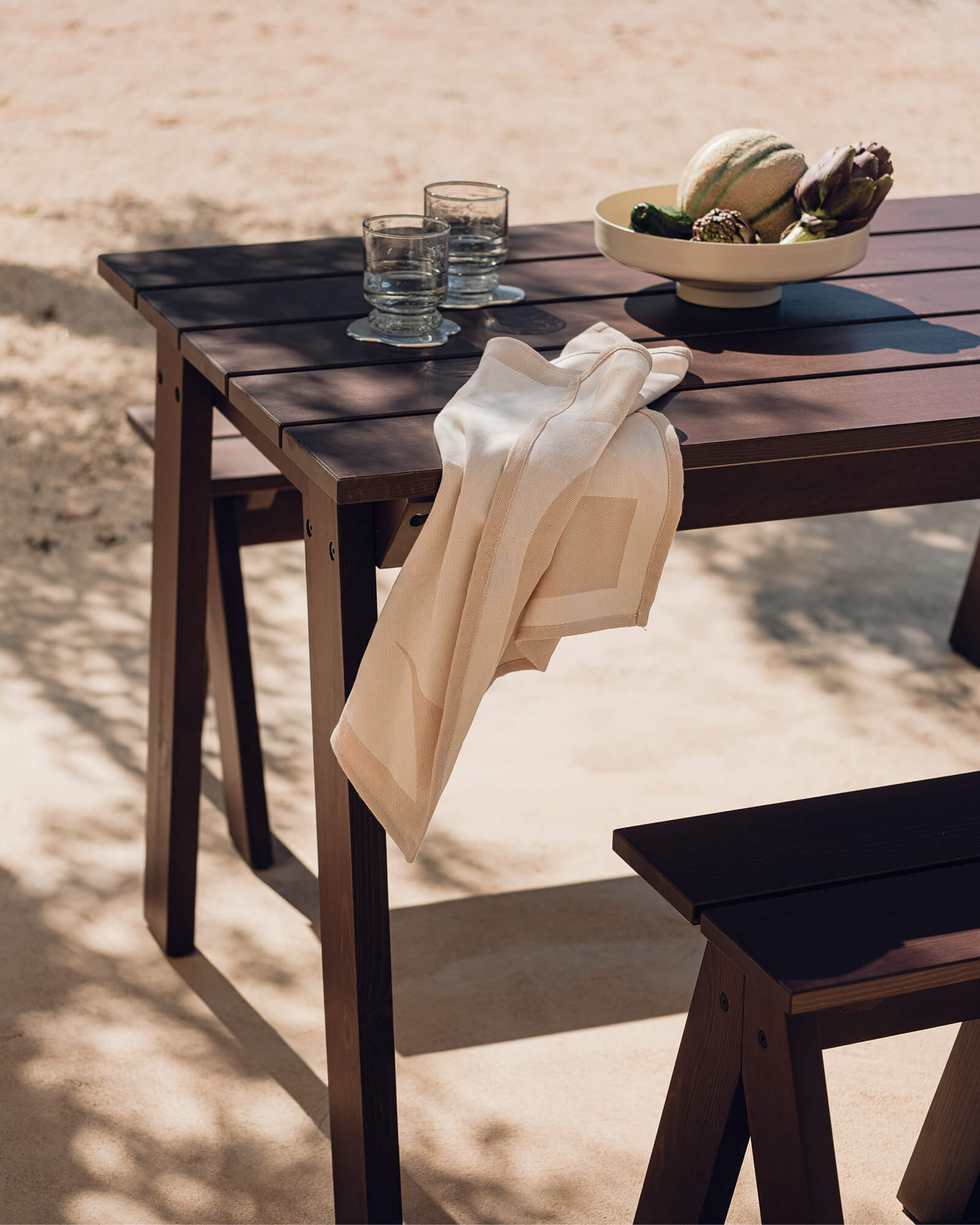 Navo Table - 140 x 77 cm