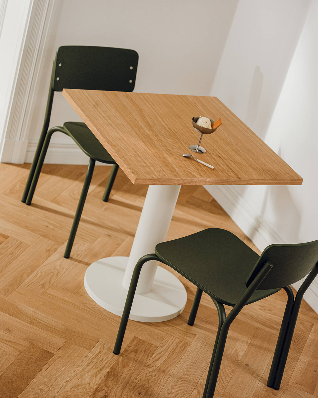 Sool Café Table