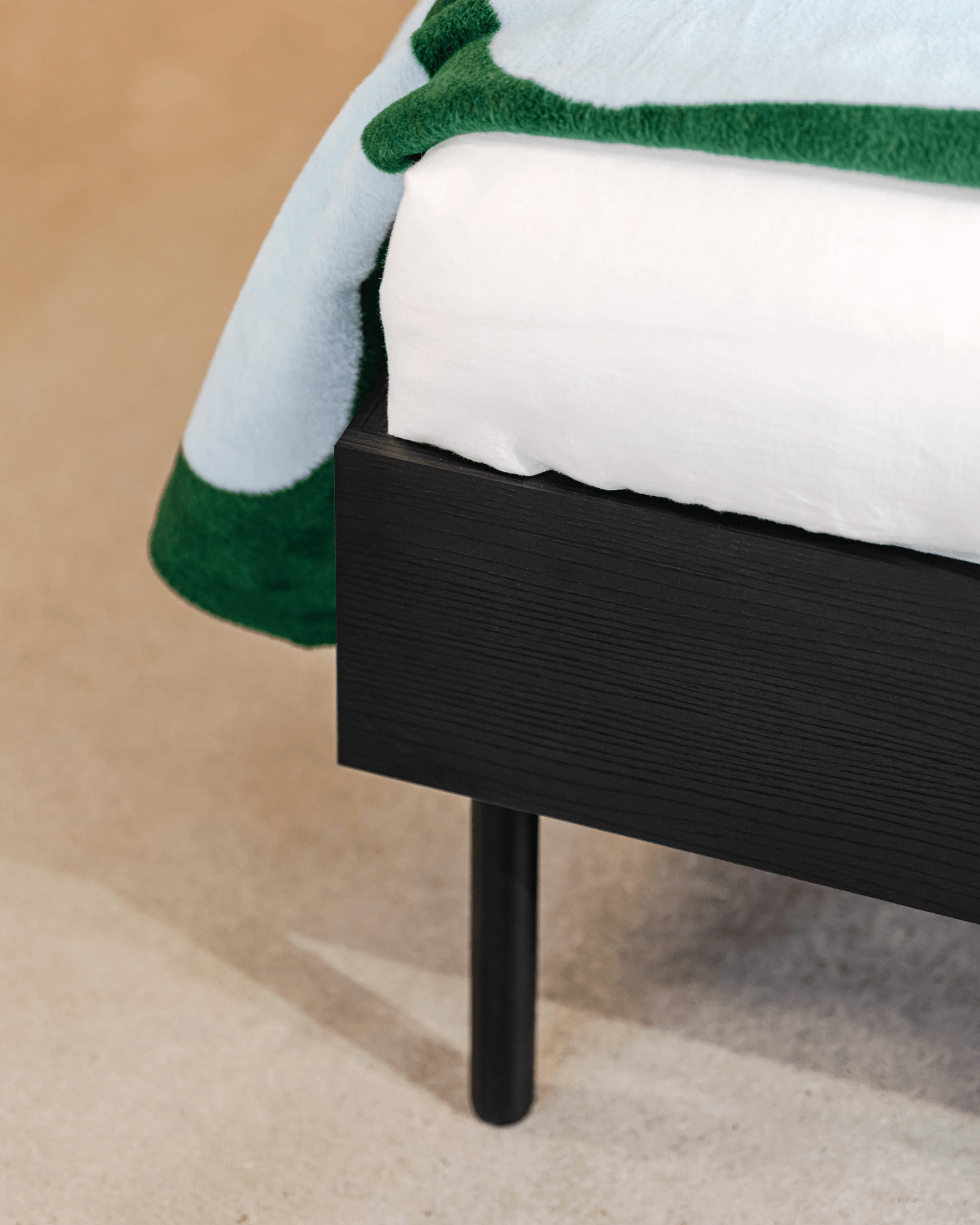 Bundle lit Streiko et table de chevet Tu