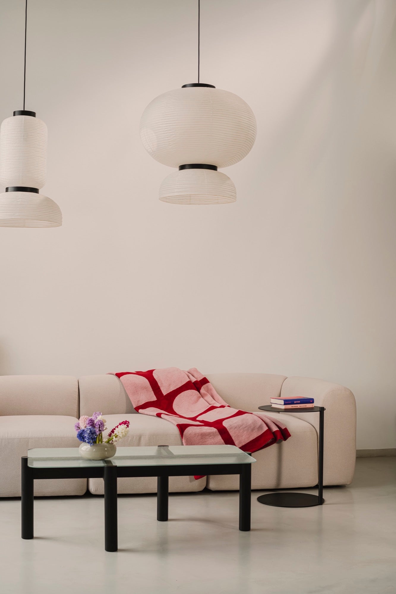 Machen Sie es sich bequem und entdecken Sie Wohnideen für kleine, gemütliche und ästhetische Räume. Entdecken Sie moderne Designs wie Couchtische, poufs, Hocker, Beistelltische, sofas, Sessel, Ottomane, TV-Ständer, sideboards und mehr. Bunt, japandi oder minimalistisch.