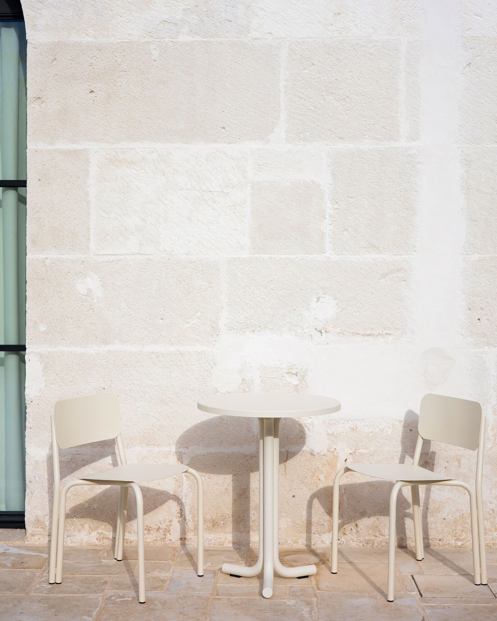 Nokk Kaffeetisch & 2x Kei Stuhl