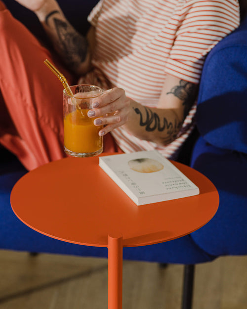Table d'appoint Ande - table ronde orange pour le canapé - noo.ma